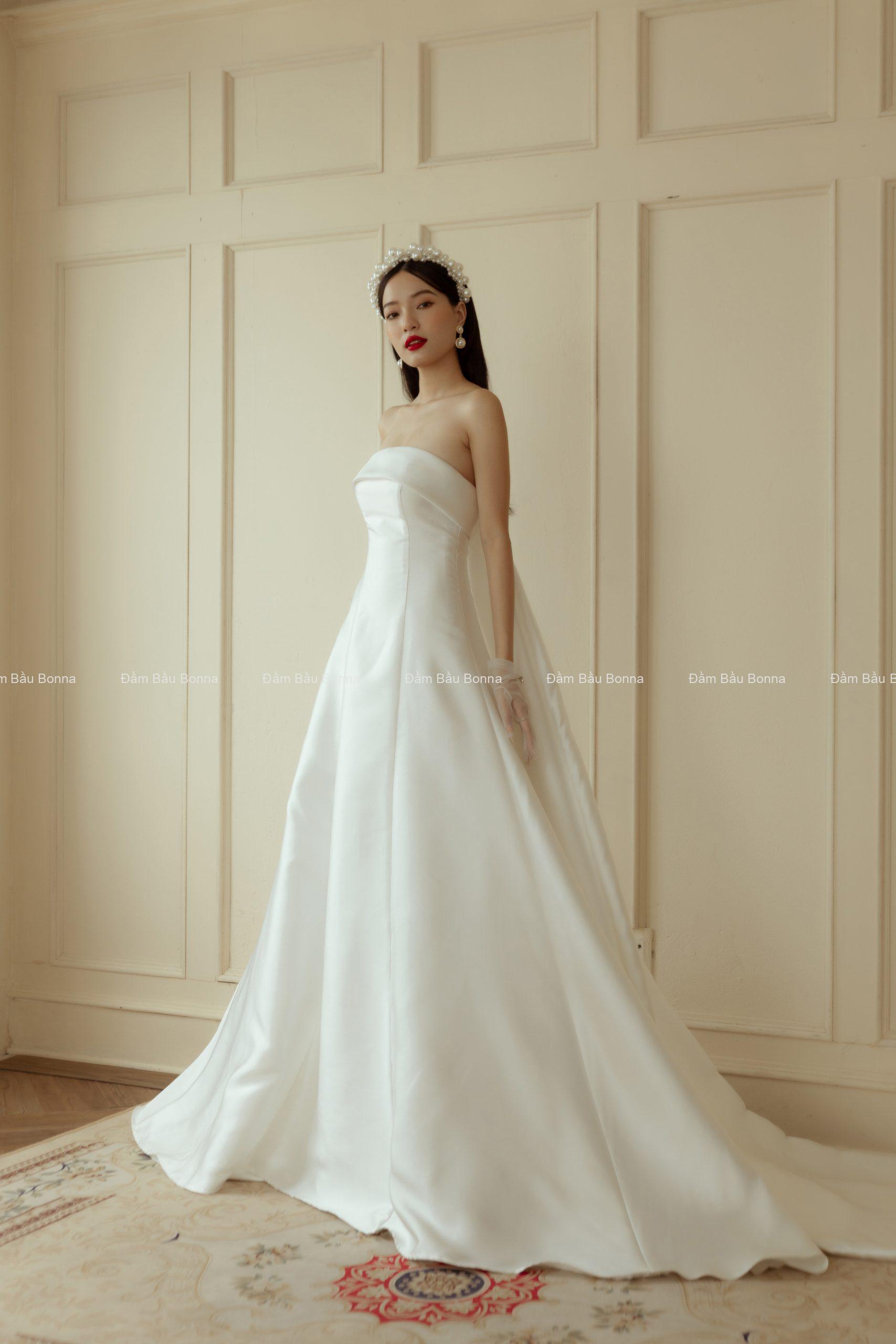 Váy cưới trơn cúp ngực suông nhẹ có tà dài phía sau (PDPN-L1) – M.O.T  Bridal – For Love, For Life